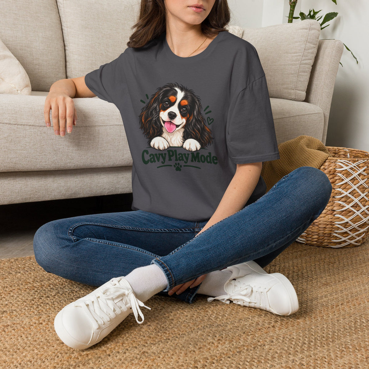 Cavy Play Mode tricolor Cavalier King Charles Spaniel T-shirt in charcoal
